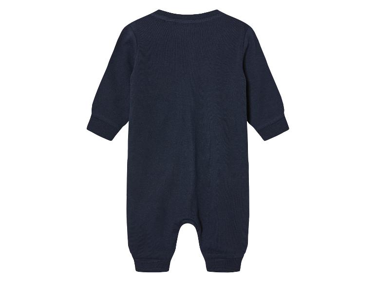 Dunkelblauer Baby-Strampler mit langen Ärmeln.