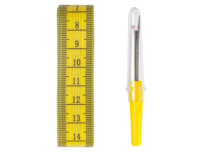 Ein gelbes Maßband und ein Knopflochöffner.