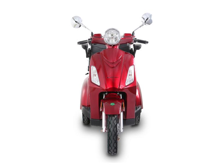 Ein roter Elektroroller der Marke Go-Mover.