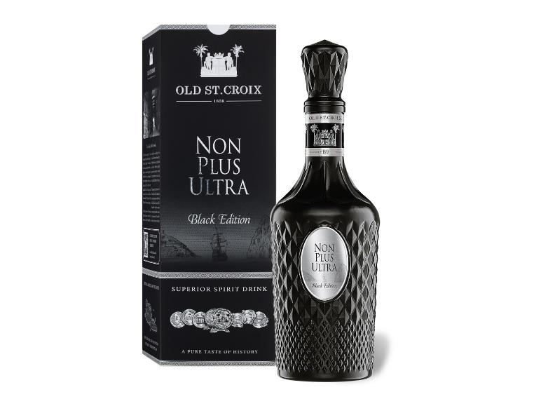 Schwarze Spirituosenflasche und -box mit „Non Plus Ultra Black Edition“-Text und historischen Bildern.