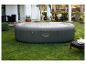 Lay-Z-Spa Mauritius aufblasbarer Whirlpool im Garten.