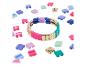 Ein buntes Armband mit losen Gliedern