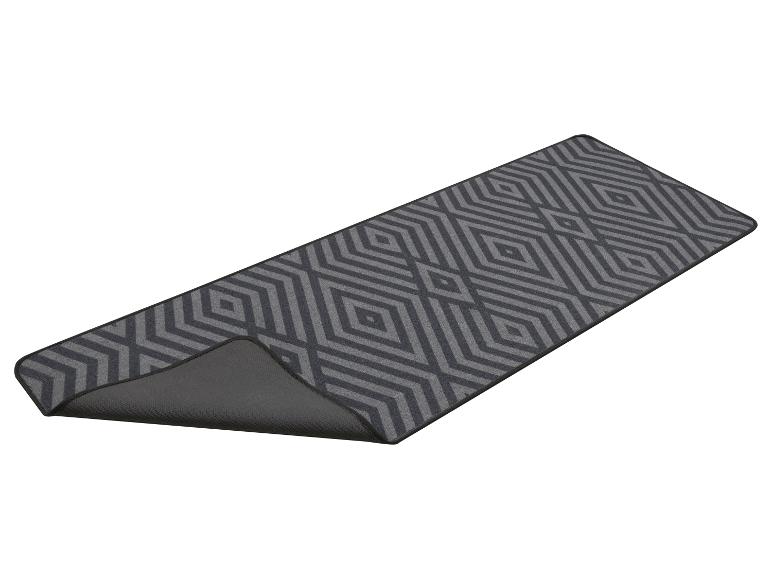 Läufer mit grauem geometrischem Rautenmuster, mit sichtbarer rutschfester Unterseite.