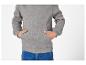 Ein grauer Pullover mit einer Tasche und blaue Jeans.