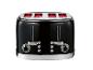 Schwarzer 4-Schlitz-Toaster mit Chromakzenten und roten Öffnungen.