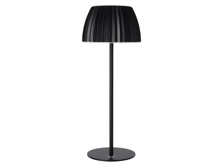 Schwarze Stehlampe mit plissiertem Schirm und rundem Fuß.