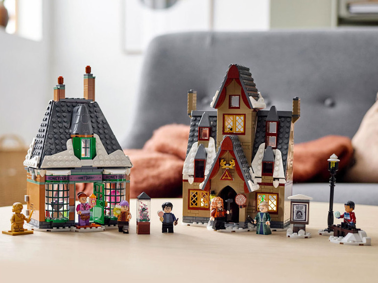 Gehe zu Vollbildansicht: LEGO® Harry Potter™ 76388 »Besuch in Hogsmeade™« - Bild 3