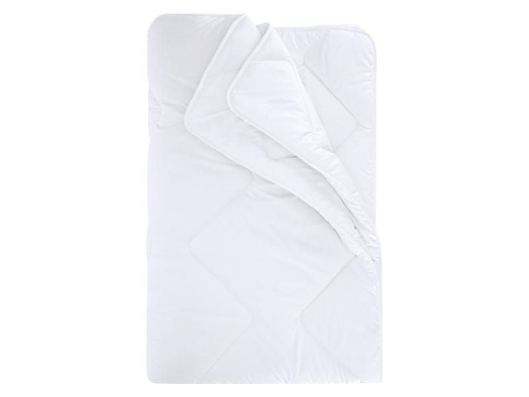 LIVARNO® Bettdecke kochfest warm, 155 x 220 cm, weiß, gefaltet