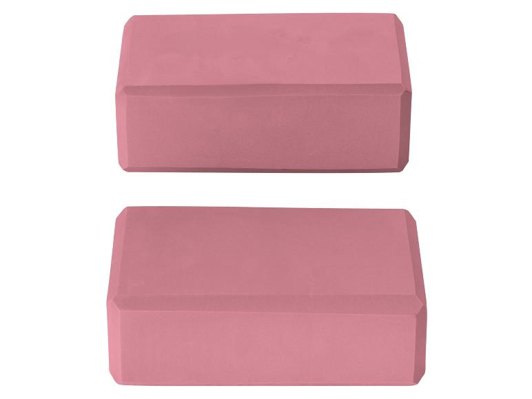 Zwei rosa Yogablöcke.