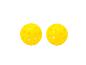 Zwei gelbe Pickleball-Bälle mit Löchern auf weißem Hintergrund.