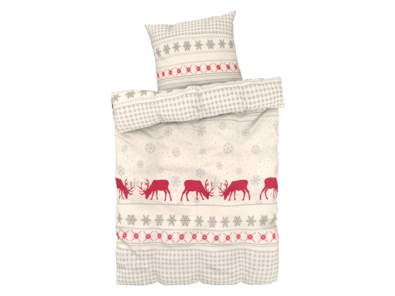 Ein Bettbezug mit Rentieren und Schneeflocken.