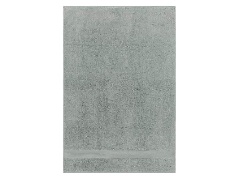 Weiches, saugfähiges, graues Badetuch.