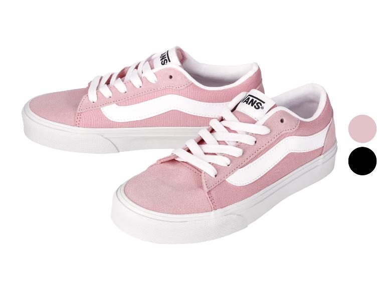 Paar rosa Low-Top-Sneaker mit weißen Schnürsenkeln und Seitenstreifen, mit Farboptionen.
