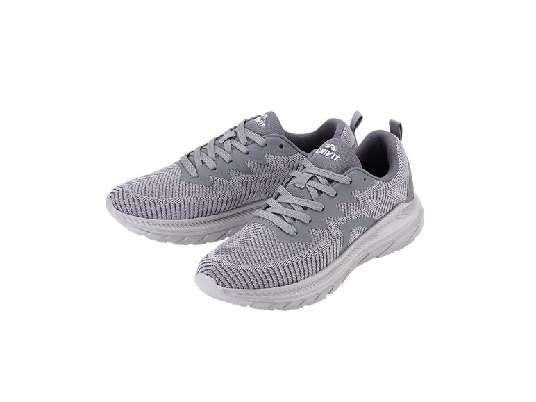 Graue Sportschuhe mit Schnürsenkeln und einer strukturierten Oberfläche.