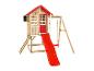 Holzspielhaus mit rotem Dach, roter Rutsche und Schaukel.