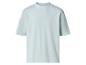 Hellblaues Kurzarm-T-Shirt mit Rundhalsausschnitt.