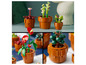 Lego-Pflanzen in Töpfen, darunter eine Venusfliegenfalle, ein Anthurium und ein Bonsai-Baum.