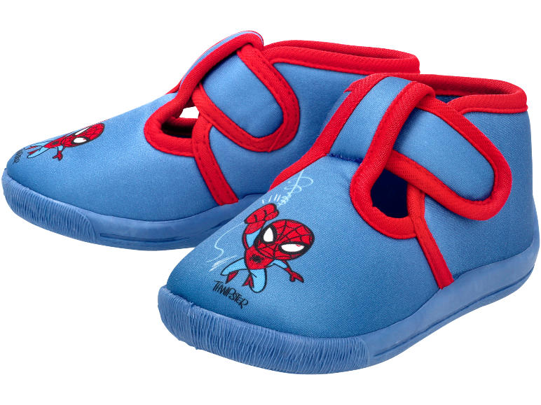 Blaue Kinderhausschuhe mit Spiderman-Motiv und roten Rändern.