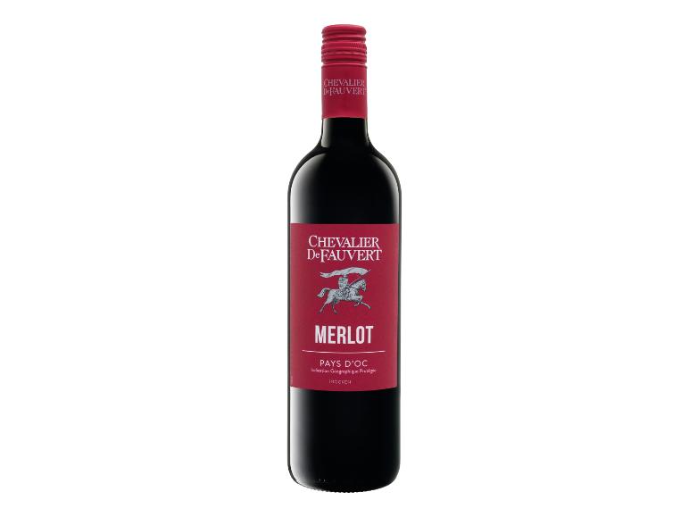 Chevalier De Fauvert Merlot Rotweinflasche mit rotem Etikett und Kapsel.