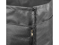 Nahaufnahme einer dunkelgrauen Stofftasche mit Reißverschluss und Kordelzug