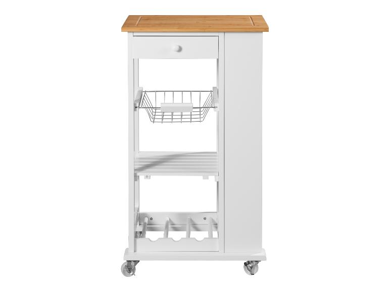 Weißer Küchenwagen mit Bambusplatte, Schublade, Drahtkorb und Weinständer auf Rollen.