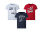 Drei T-Shirts mit Casual-Designs, darunter ein blaues mit 'Urban Style' und ein rotes mit 'Adventure'.