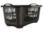 Ein schwarzer Plastik-Wäschekorb mit Griffen.