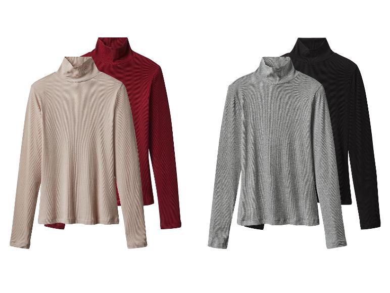 Vier Rollkragenpullover, zwei beige und rot, zwei grau und schwarz.