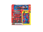 Ein Spielset für einen Rennwagen-Boxenstopp mit einem roten Auto, Garage, Strecke und sechs Figuren.