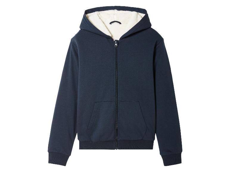 Ein blauer Herren-Hoodie mit Reißverschluss, gefüttert mit Kunstfell.