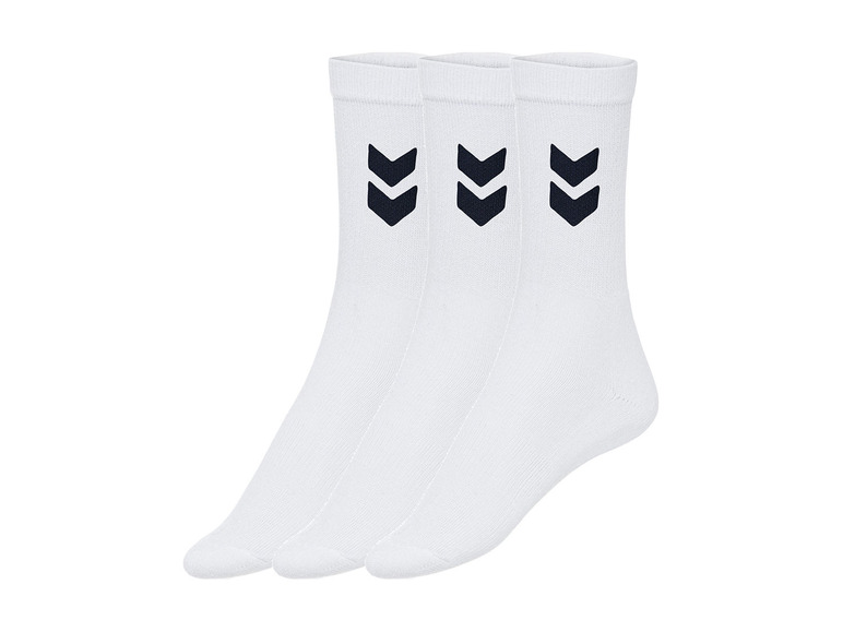 Drei Paar weiße Socken mit Hummel-Logo.