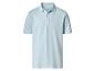 Hellblaues Herren-Poloshirt mit kurzen Ärmeln.