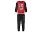Ein roter und schwarzer Spiderman-Pyjama.