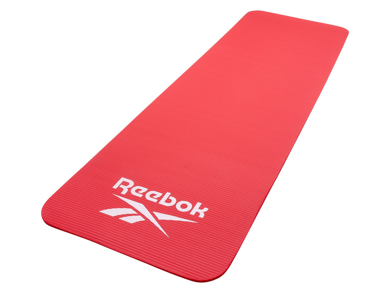 Eine rote Reebok Yogamatte.