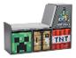 Graue Aufbewahrungsbank mit Kissen und drei Stoffboxen im Videospiel-Design.