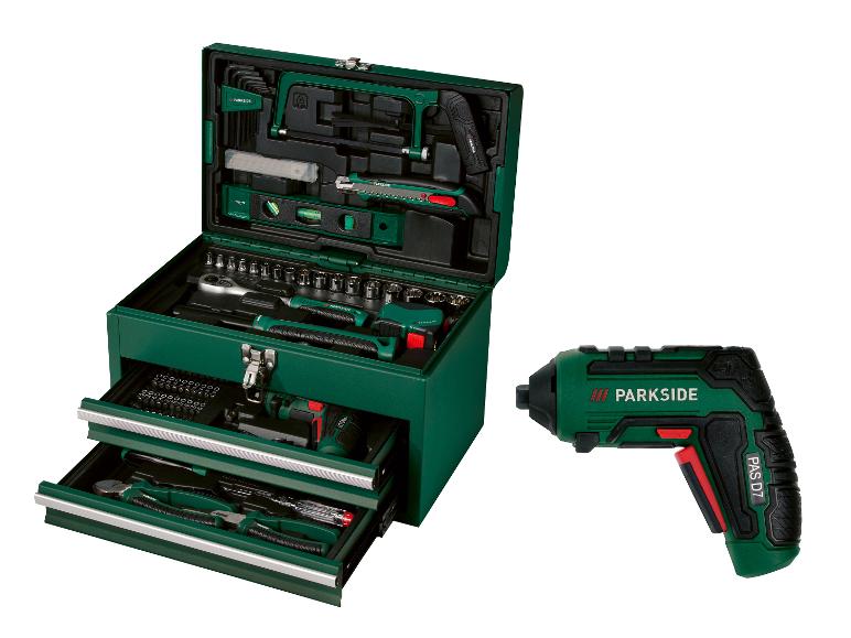 Grüner Werkzeugkasten mit verschiedenen Werkzeugen, darunter Schraubendreher, Säge und Schraubenschlüssel.