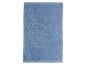 Hellblaues Handtuch, gefaltet, mit weicher Textur.