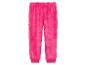 Rosa Jogginghose mit Herzchenmuster.