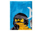 Eine blaue Fleece-Decke mit einer LEGO Ninjago-Figur.