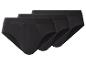 Drei schwarze Baumwoll-Herrenslips, diagonal übereinander gestapelt.