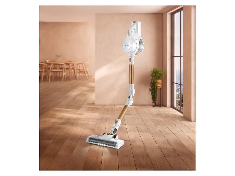 Zelmer Akku-Staubsauger in einem modernen Raum mit Holzboden.