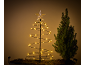 Beleuchteter spiralförmiger Weihnachtsbaum mit Stern und kleiner Naturtanne.