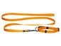 Ein orangefarbenes Hundehalsband und eine Leine.
