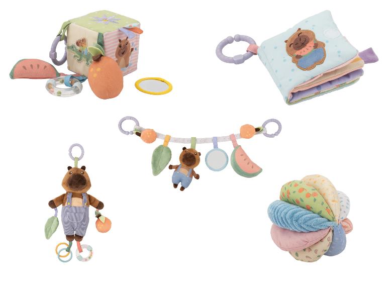 Babyspielzeug-Set mit Capybara- und Fruchtthema, bestehend aus Würfel, Buch und Rasseln.
