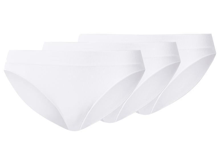 Set aus drei weißen gerippten Slips.