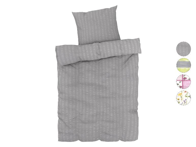 Graue Bettwäsche mit vertikalen Streifen, inklusive passendem Kissenbezug.