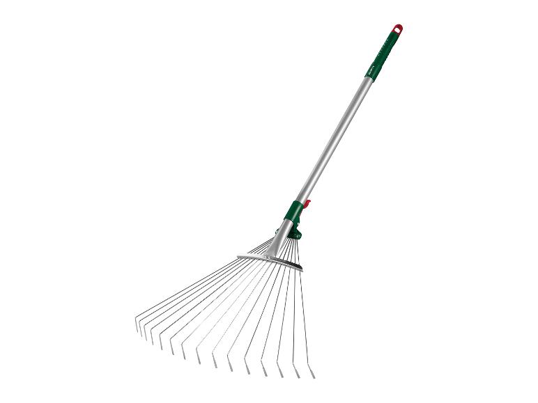 Metallrechen mit langem Stiel.