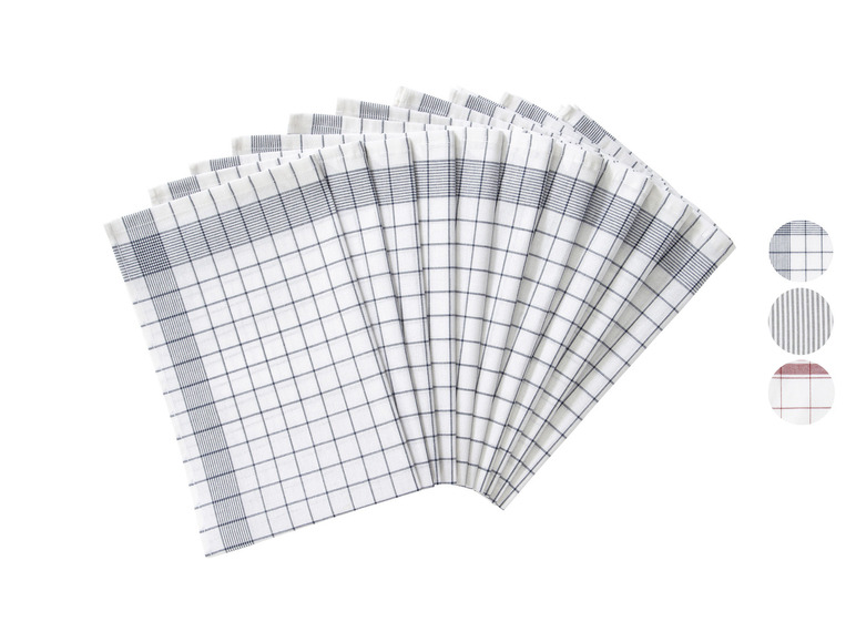 Stapel weißer Küchentücher mit blauen Karos.