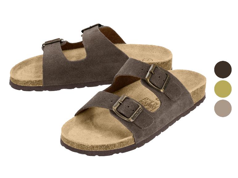 Braune Damensandalen mit Schnallen, mit drei Farbmustern daneben.