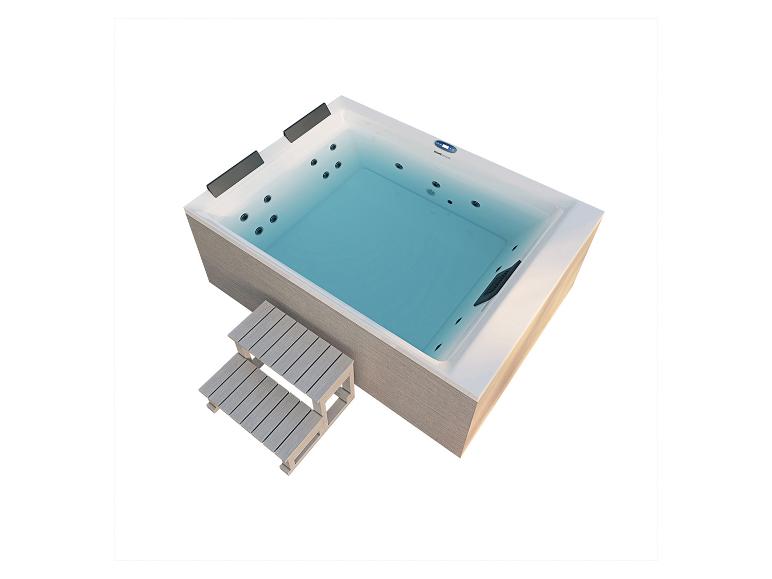 HOME DELUXE Outdoor-Whirlpool Nimbus mit Einstiegstreppe.